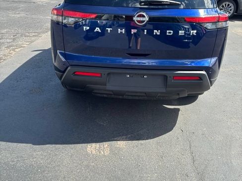 Used 2025 Nissan Pathfinder SV FWD image 5