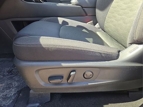 Used 2025 Nissan Pathfinder SV image 25