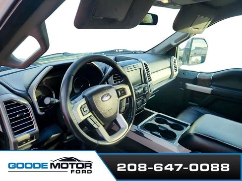 Used 2017 Ford F250 Lariat w/ Chrome Package image 9