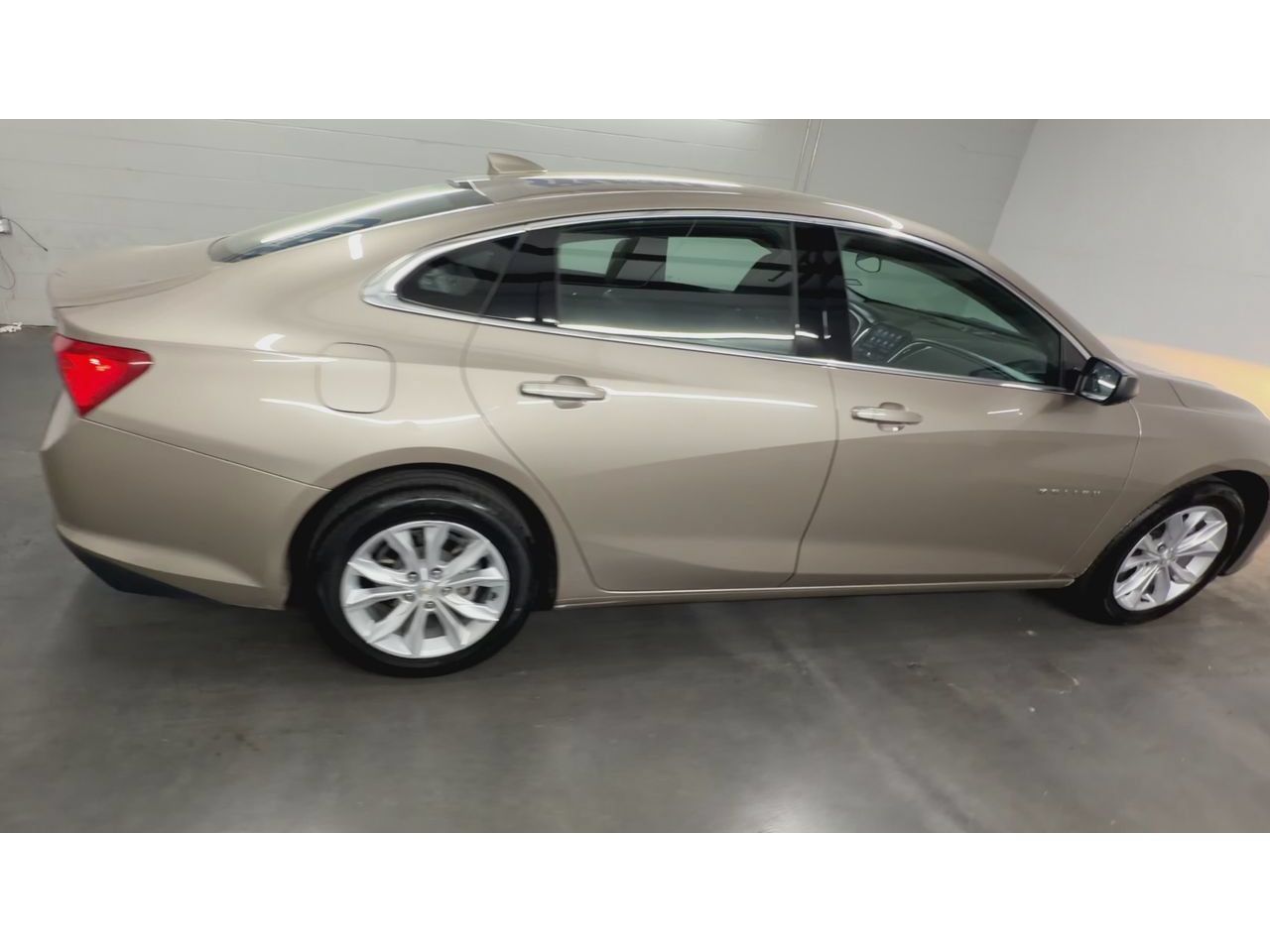Certified 2025 Chevrolet Malibu LT FWD image 9