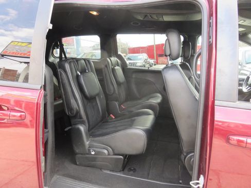 Used 2018 Dodge Grand Caravan SXT w/ Blacktop Package image 24