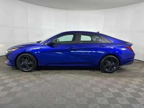 Used 2023 Hyundai Elantra SEL w/ Preferred Accessory Package image 6