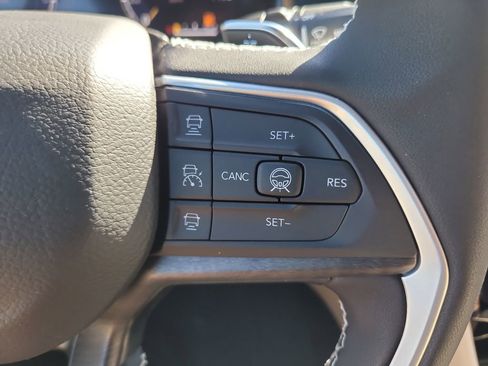 New 2026 Jeep Grand Cherokee Limited w/ Limited Altitude Package AWD/4WD image 33