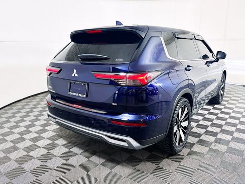 Used 2025 Mitsubishi Outlander SE AWD/4WD image 3