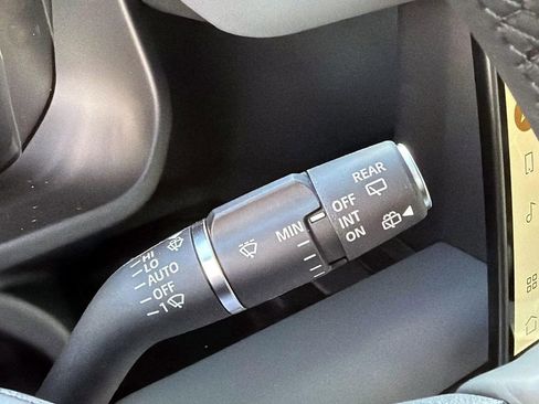 New 2026 Land Rover Defender 110 X-Dynamic SE image 30