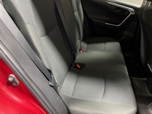 Used 2022 Toyota RAV4 LE image 10