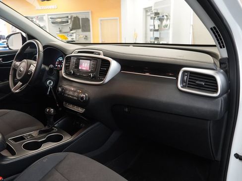 Used 2016 Kia Sorento FWD w/ LX Convenience Package image 32