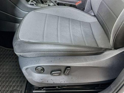 Certified 2023 Volkswagen Taos SE w/ Panoramic Sunroof Package AWD/4WD image 18