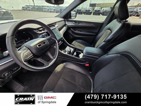 Used 2023 Jeep Grand Cherokee L Laredo AWD/4WD image 10