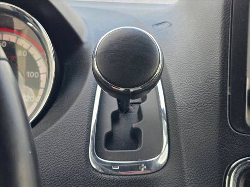 Used 2019 Dodge Grand Caravan SXT FWD image 11
