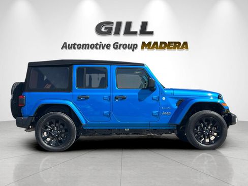 Used 2024 Jeep Wrangler Unlimited Sahara w/ Technology Group AWD/4WD image 2