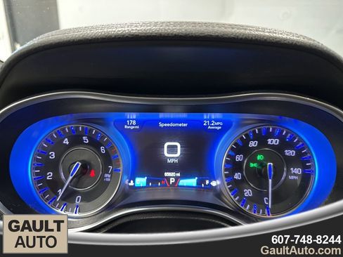 Used 2018 Chrysler 300 Limited w/ Safetytec Plus Group AWD/4WD image 9