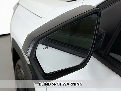 Used 2023 GMC Terrain SLE w/ Driver Convenience Package image 3