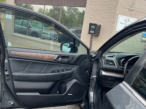 Used 2018 Subaru Outback 3.6R Limited AWD/4WD image 10
