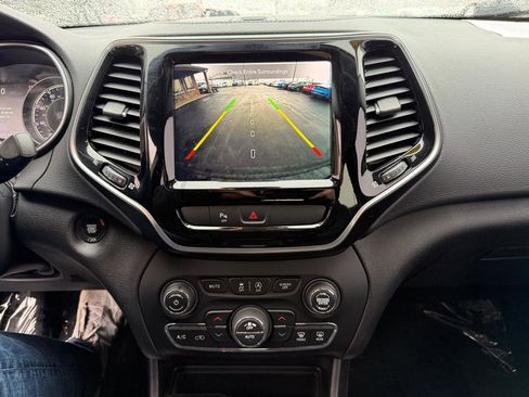 Used 2019 Jeep Cherokee Limited image 28