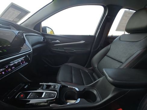 Used 2023 Chevrolet Bolt EUV Premier w/ Sun & Sound Package FWD image 11
