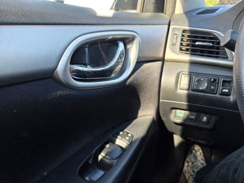 Used 2014 Nissan Sentra SV FWD image 18