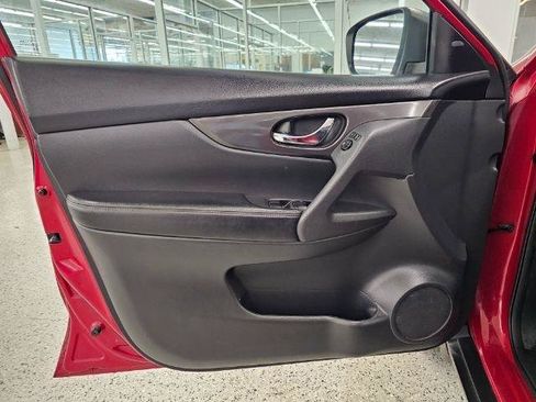 Used 2017 Nissan Rogue SV AWD/4WD image 27