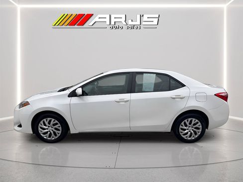 Used 2019 Toyota Corolla LE FWD image 2