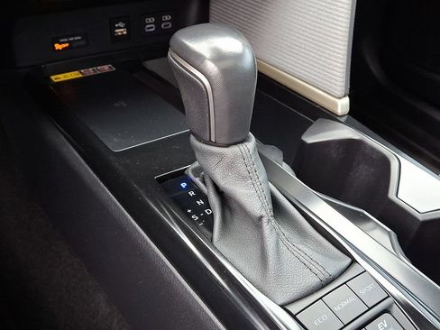 Used 2025 Toyota Camry SE w/ Convenience Package FWD image 17