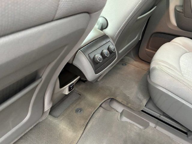 Used 2016 GMC Acadia SLE FWD image 30