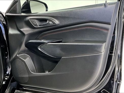 Used 2025 Chevrolet Trax RS w/ Sunroof Package image 23