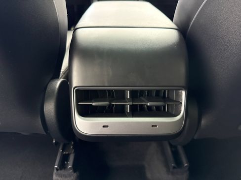 Used 2023 Tesla Model Y Long Range AWD/4WD image 38