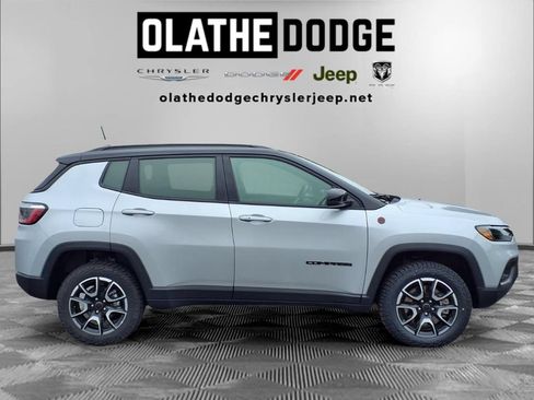 Certified 2025 Jeep Compass Trailhawk AWD/4WD image 30