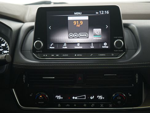 Used 2021 Nissan Rogue SV w/ Premium Package image 17