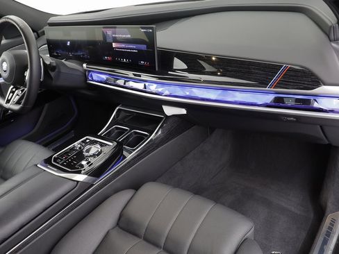 Certified 2025 BMW 750e xDrive 750e xDrive image 23