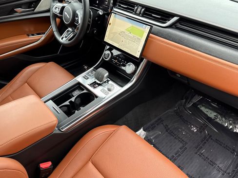 Used 2024 Jaguar XF R-Dynamic SE image 15