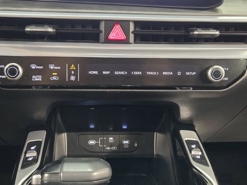 Used 2025 Kia Sorento SX image 19