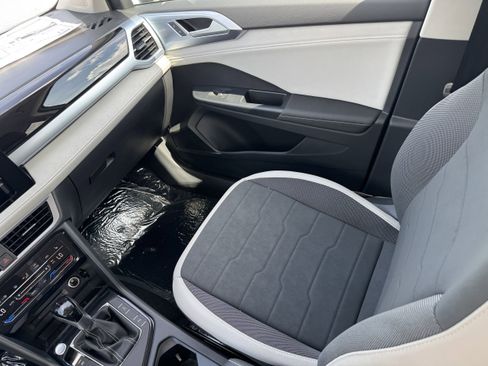 New 2025 Volkswagen Taos SE image 15