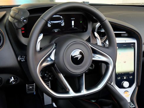 Used 2026 McLaren 750S Spider RWD image 8
