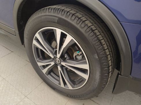 Used 2019 Nissan Rogue SV w/ Premium Package image 31