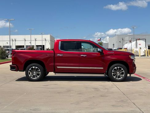 Used 2025 Chevrolet Silverado 1500 High Country w/ Technology Package AWD/4WD image 8