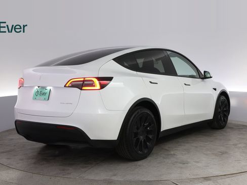 Used 2023 Tesla Model Y Long Range AWD/4WD image 3