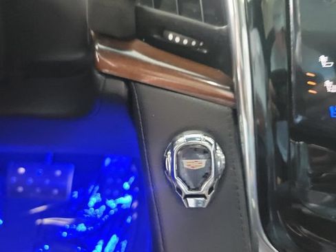 Used 2016 Cadillac Escalade ESV Premium AWD/4WD image 21