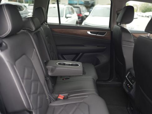 Used 2025 Volkswagen Atlas SE AWD/4WD image 22