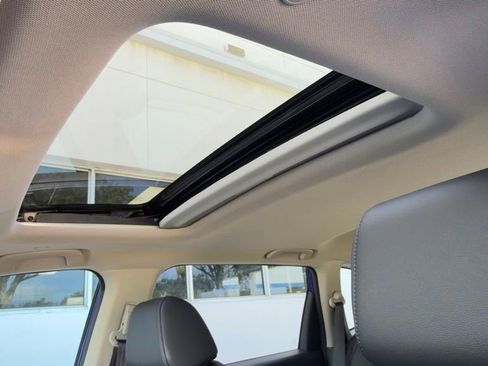 Used 2025 Honda CR-V EX-L image 6