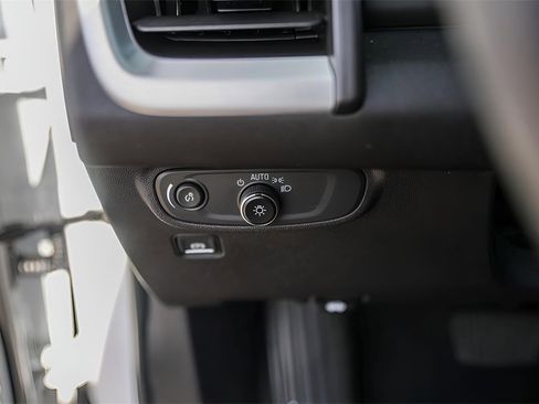 Used 2023 GMC Terrain SLE w/ Driver Convenience Package image 18