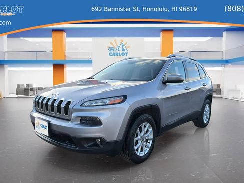 Used 2018 Jeep Cherokee Latitude Plus w/ Comfort/Convenience Group AWD/4WD image 9
