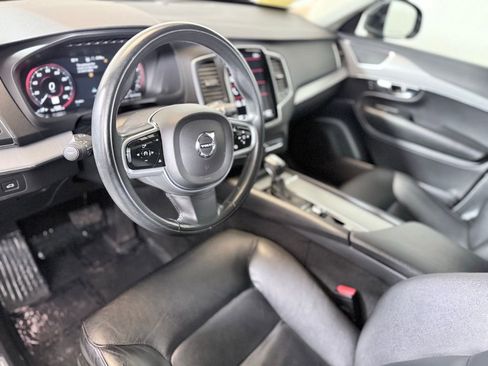 Used 2022 Volvo XC90 T5 Momentum w/ Climate Package AWD/4WD image 19