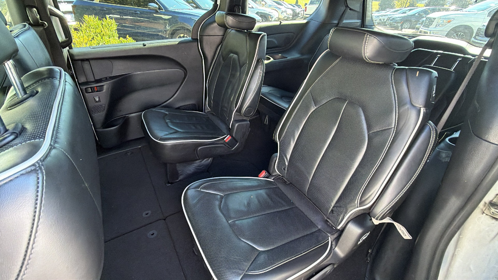 Used 2025 Chrysler Pacifica Limited FWD image 23