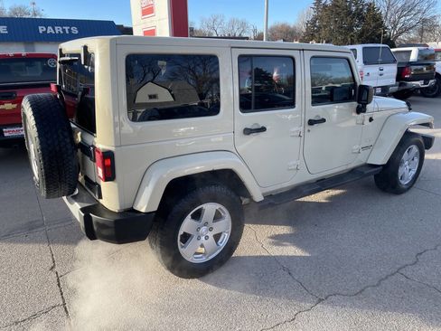 Used 2011 Jeep Wrangler Unlimited Sahara w/ Connectivity Group AWD/4WD image 5
