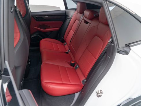 Certified 2026 Porsche Macan GTS Electric image 30