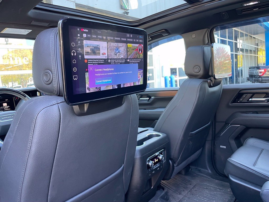 Used 2025 GMC Yukon XL Denali w/ Advanced Technology Package AWD/4WD image 30