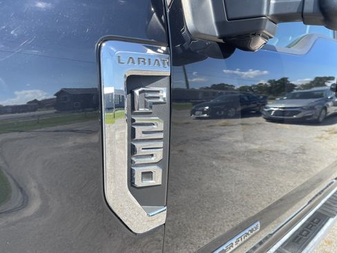 Used 2022 Ford F250 Lariat w/ Lariat Ultimate Package AWD/4WD image 12