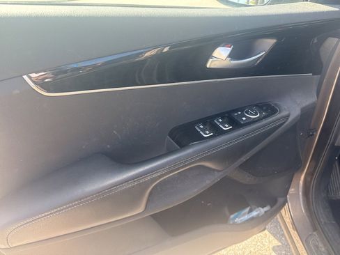 Used 2019 Kia Sorento EX image 16