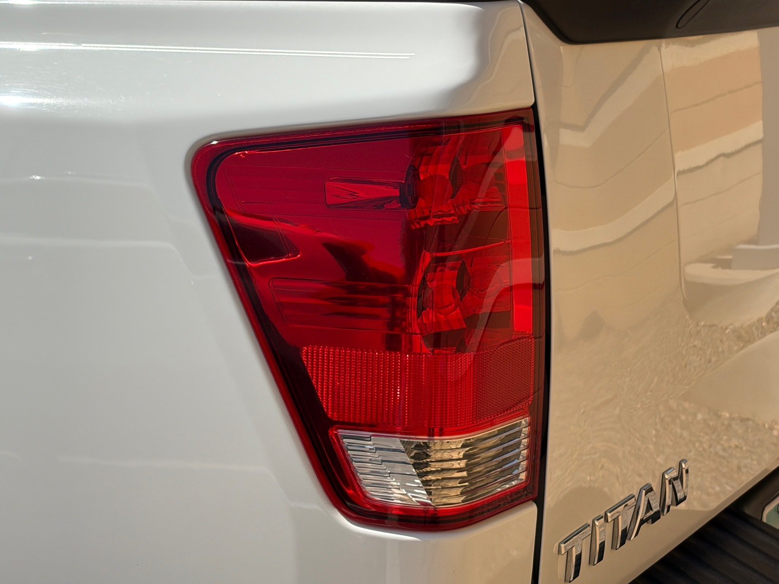 Used 2014 Nissan Titan SV w/ SV Value Truck Package RWD image 9